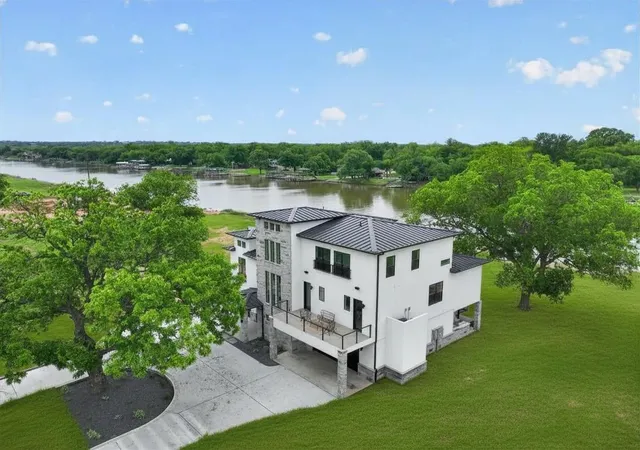 Photo 2 of Single family home for sale at 1046 River Ranch Ln, Weatherford, TX 76088 | MLS# 21382207 | Listing updated on 2026-10-07