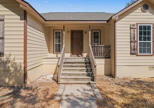 Photo 2 of Single family home for sale at 2821 State Hwy 101, Bridgeport, TX 76426 | MLS# 21381641 | Listing updated on 2026-09-30
