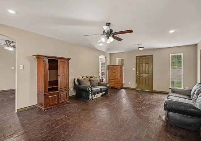 Photo 3 of Single family home for sale at 2821 State Hwy 101, Bridgeport, TX 76426 | MLS# 21381641 | Listing updated on 2026-09-30