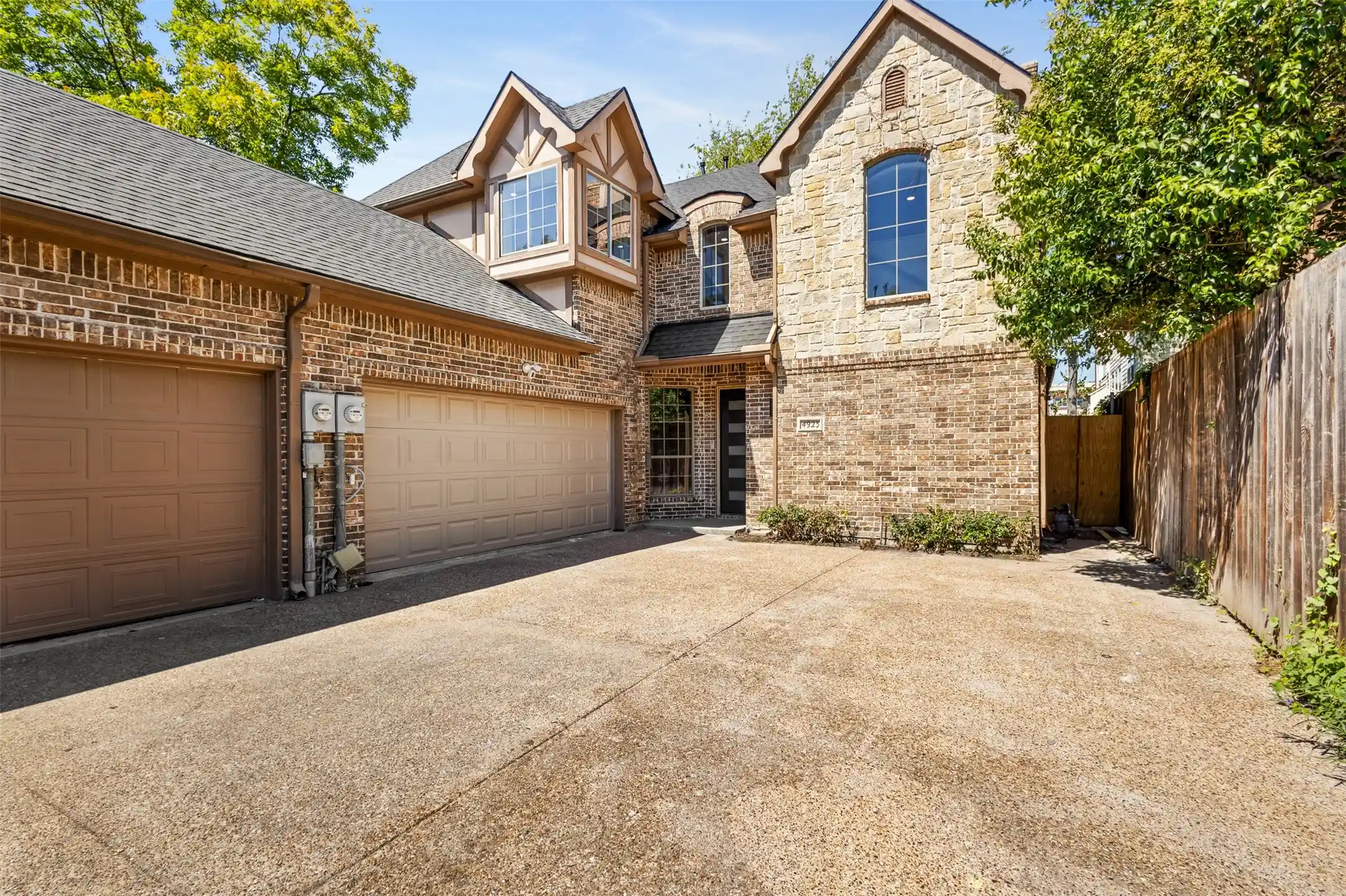 Photo 1 of Single family home for sale at 4923 Alcott St, Dallas, TX 75206 | MLS# 21382597 | Listing updated on 2026-10-16