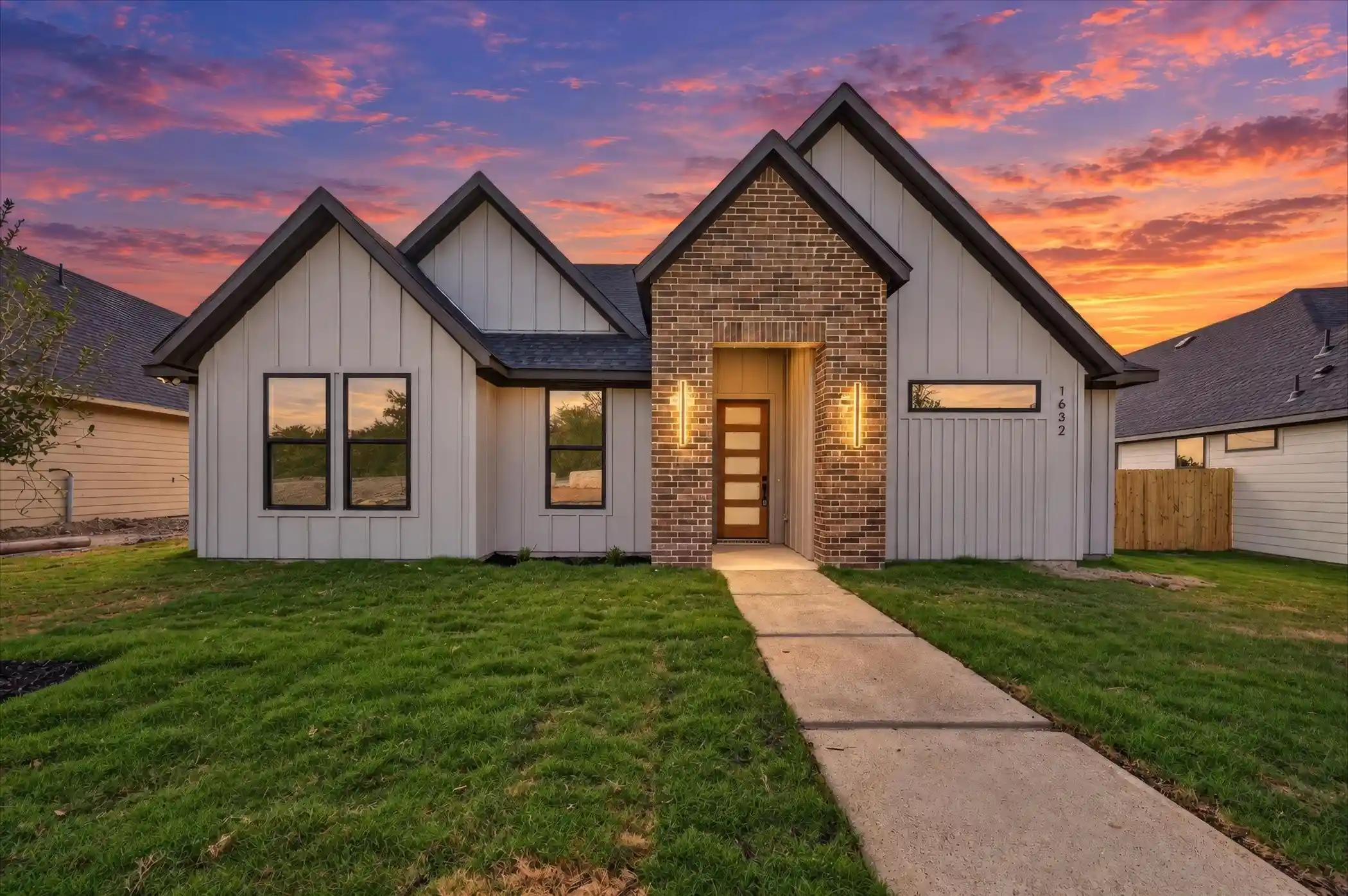 Photo 1 of Single family home for sale at 1632 W Wintergreen Rd, Lancaster, TX 75134 | MLS# 21382705 | Listing updated on 2026-10-18