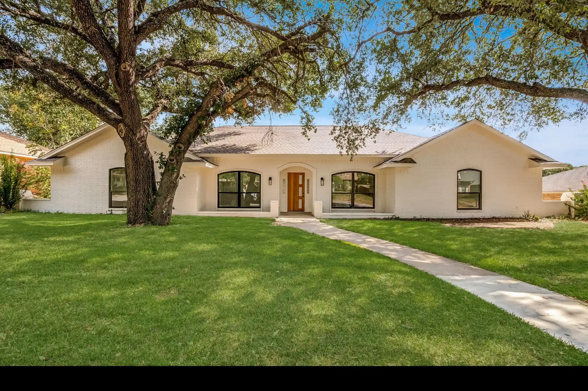 Photo 1 of Single family home for sale at 338 Mantlebrook Dr, De Soto, TX 75115 | MLS# 21380436 | Listing updated on 2026-10-28