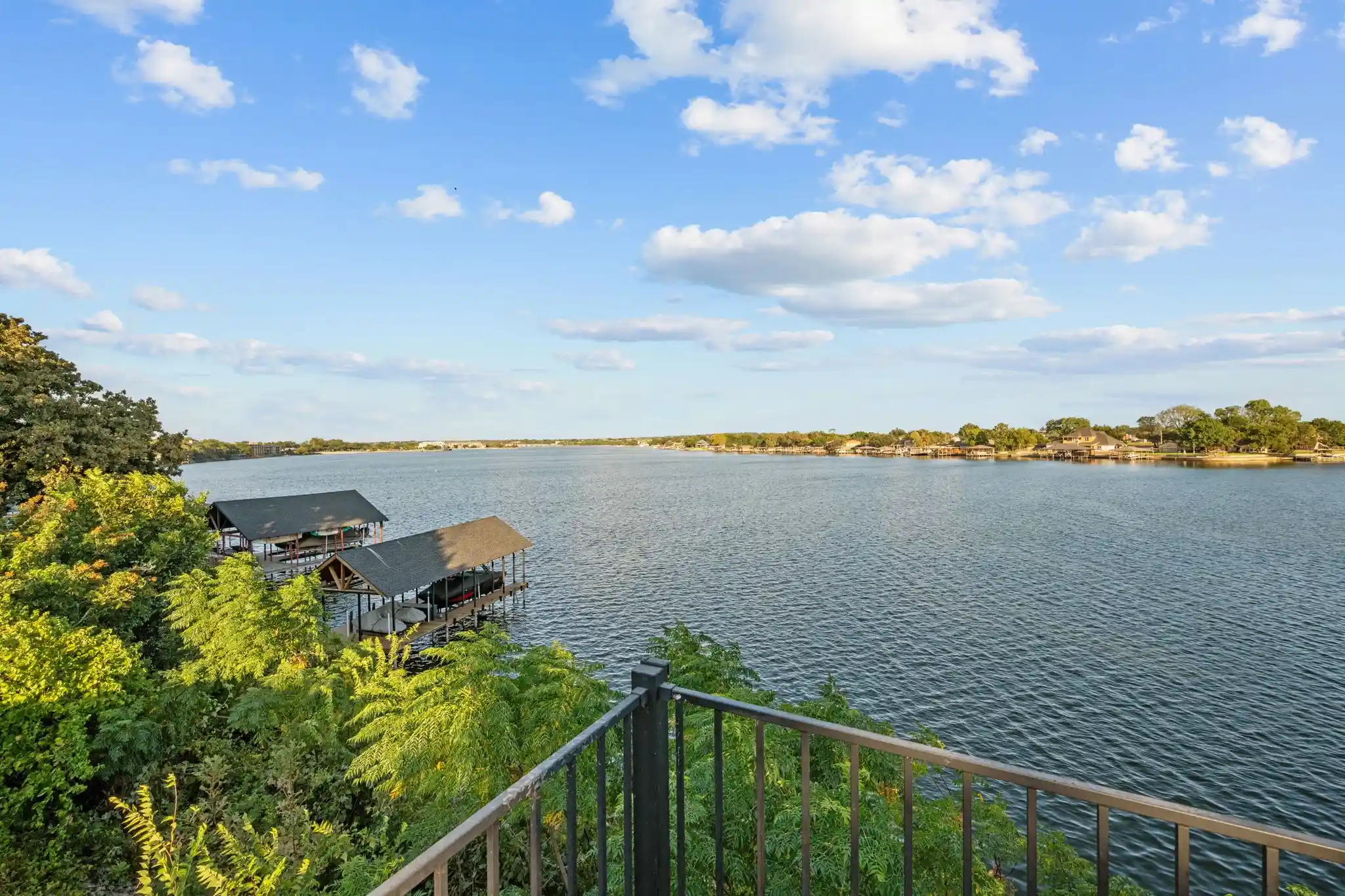 Photo 1 of Single family home for sale at 400 W Atchley Dr, Granbury, TX 76048 | MLS# 21381965 | Listing updated on 2026-10-29