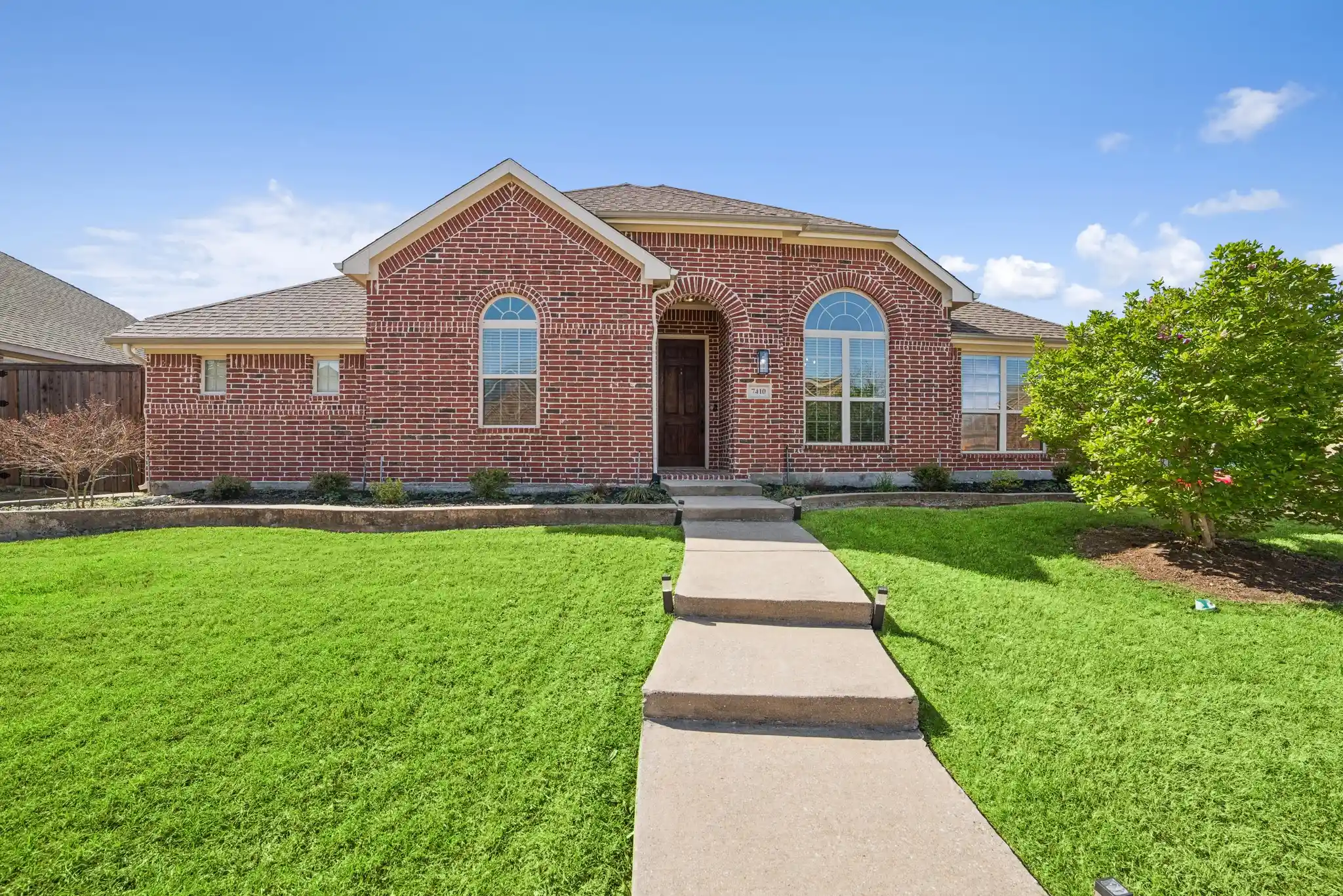 Photo 1 of Single family home for sale at 7410 Handen Dr, Rowlett, TX 75089 | MLS# 21382115 | Listing updated on 2026-10-19