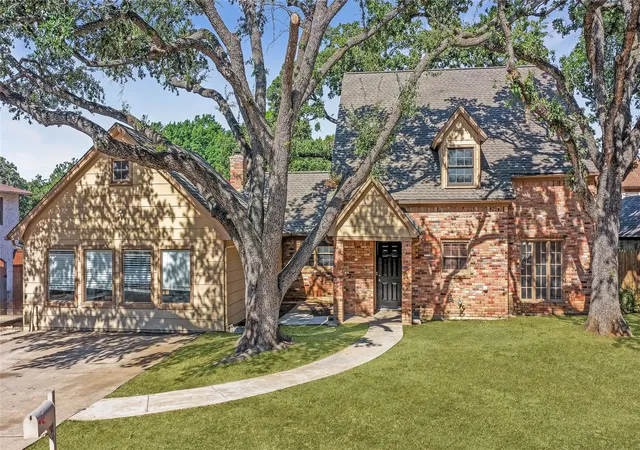 Photo 1 of Single family home for sale at 813 Chaparral Ct, Bedford, TX 76022 | MLS# 21382807 | Listing updated on 2026-09-28