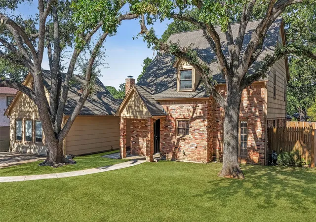 Photo 2 of Single family home for sale at 813 Chaparral Ct, Bedford, TX 76022 | MLS# 21382807 | Listing updated on 2026-09-28