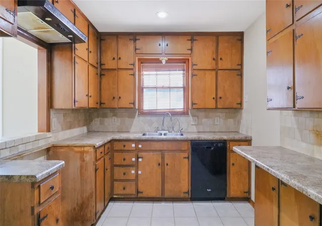 Photo 3 of Single family home for sale at 813 Chaparral Ct, Bedford, TX 76022 | MLS# 21382807 | Listing updated on 2026-09-28