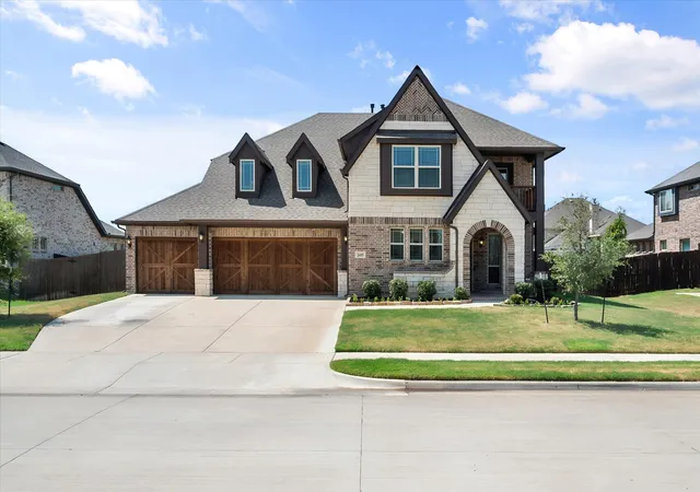 Photo 2 of Single family home for sale at 2605 Dylan Ln, Mansfield, TX 76063 | MLS# 21381753 | Listing updated on 2026-10-07
