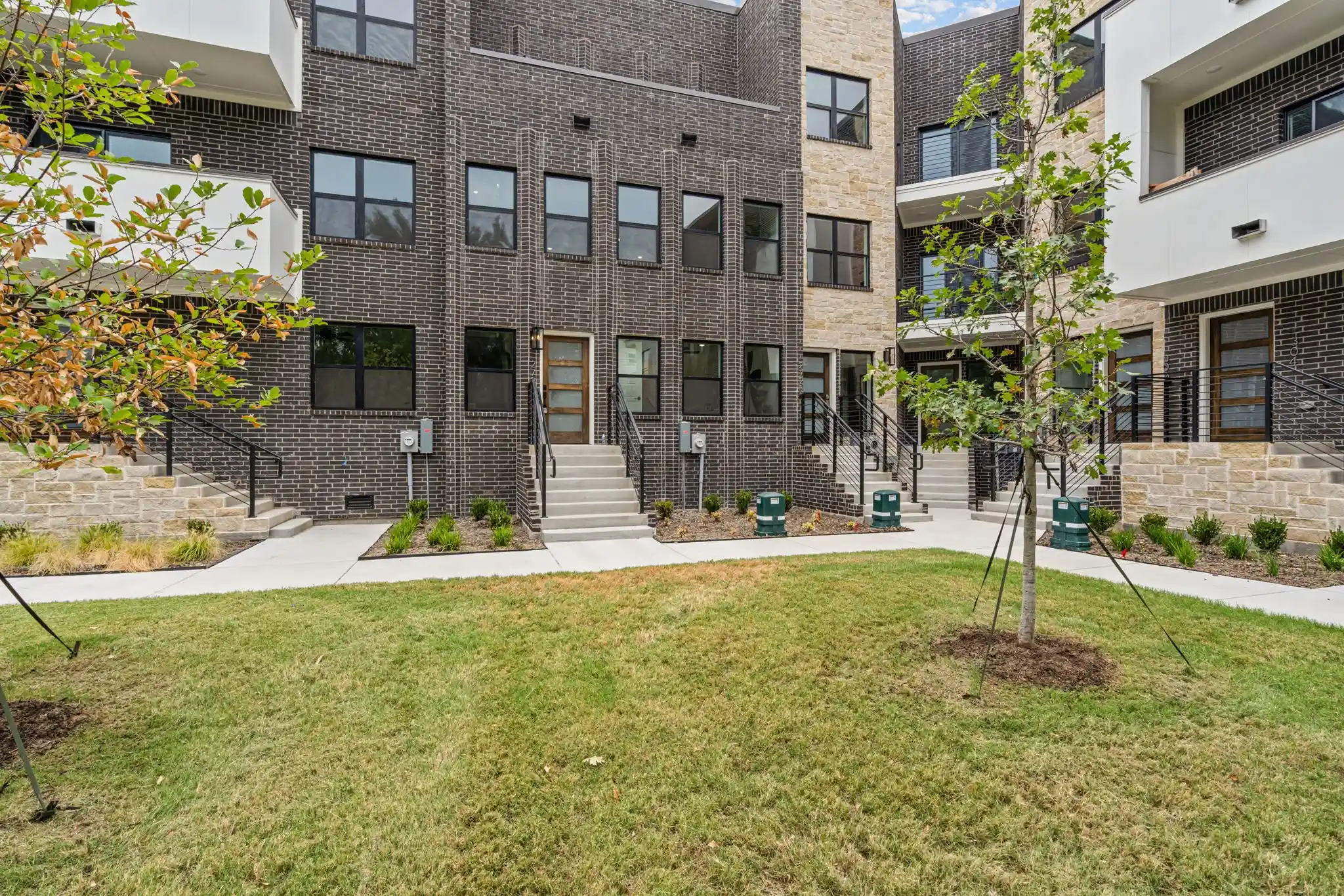 Townhouse for sale at 2725 Azalea Park Cir, Fort Worth, TX 76107 | MLS# 21375743