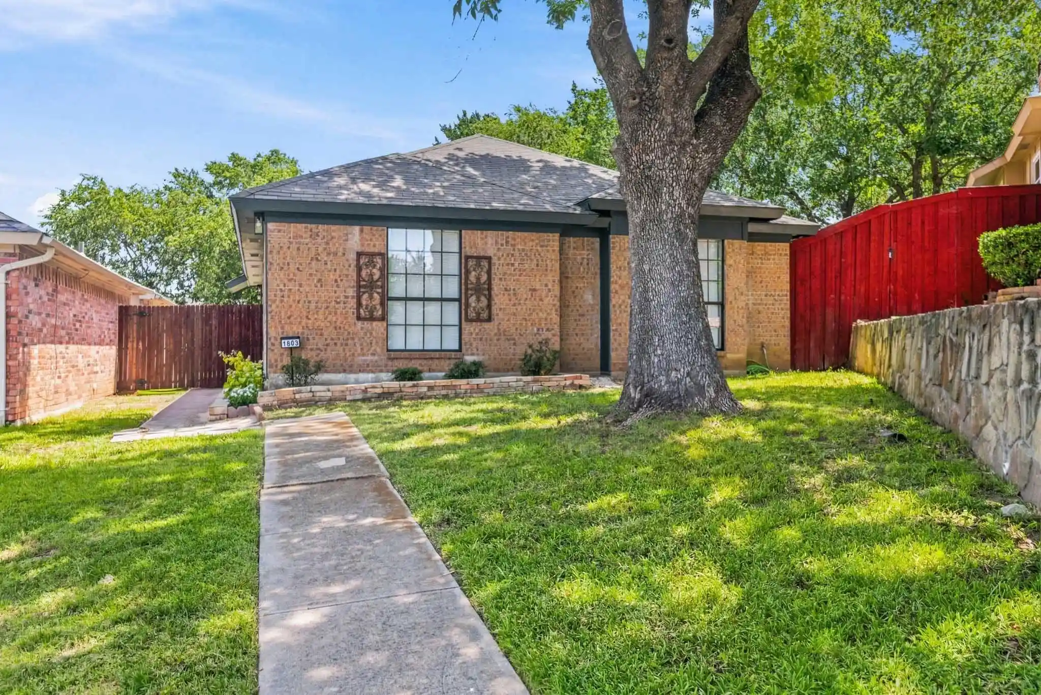 Photo 1 of Single family home for sale at 1803 Sherwood Pl, Carrollton, TX 75006 | MLS# 21381201 | Listing updated on 2026-10-12
