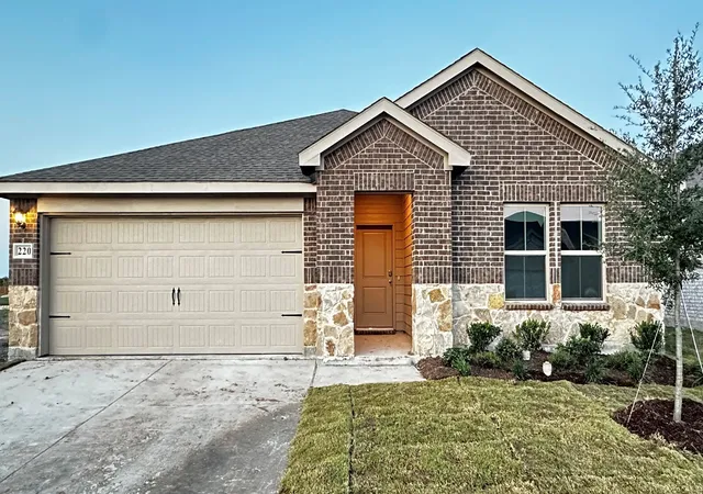 Photo 1 of Single family home for sale at 220 Van Horn Dr, Terrell, TX 75160 | MLS# 21383033 | Listing updated on 2026-10-02