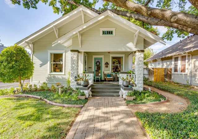 Photo 2 of Single family home for sale at 1116 W Arlington Ave, Fort Worth, TX 76110 | MLS# 21383084 | Listing updated on 2026-10-01