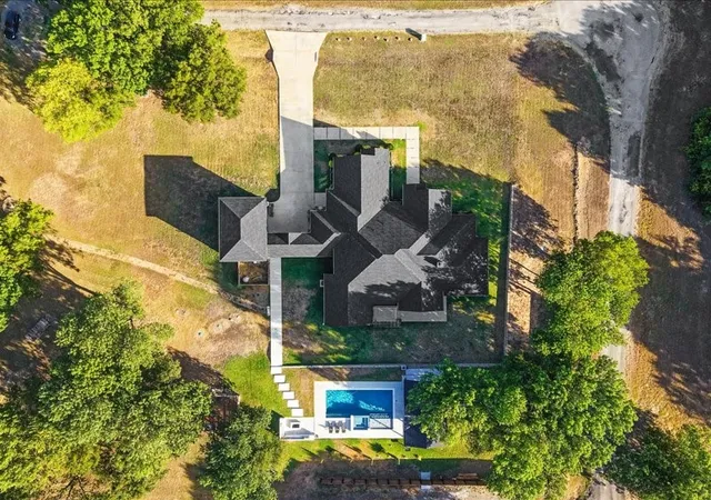 Photo 2 of Mansion for sale at 1075 Serenity Cvs, Seagoville, TX 75159 | MLS# 21383117 | Listing updated on 2026-10-05