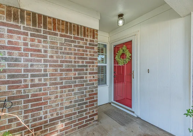 Photo 2 of Single family home for sale at 1724 Red Bud Ln, Euless, TX 76039 | MLS# 21382449 | Listing updated on 2026-10-09