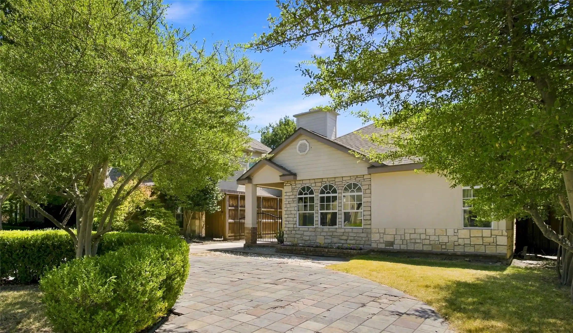 Photo 1 of Single family home for sale at 5142 Ridgedale Ave, Dallas, TX 75206 | MLS# 21383228 | Listing updated on 2026-10-28