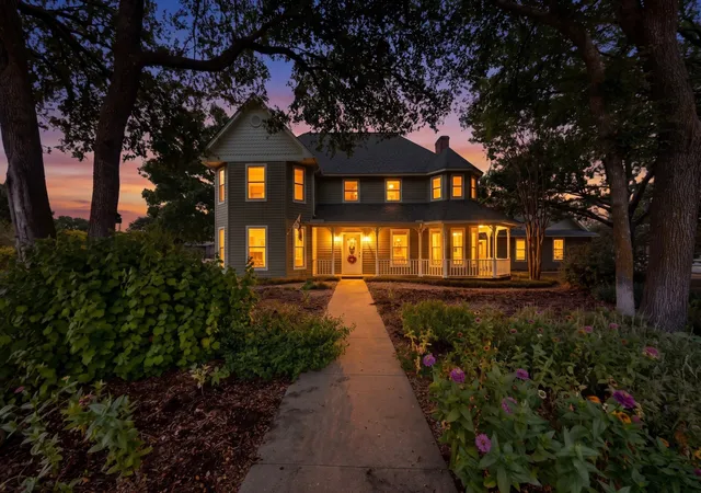 Photo 2 of Sale Pending at 2 Trailridge Dr, Melissa, TX 75454 | MLS# 21376045 | Listing updated on 2026-10-07