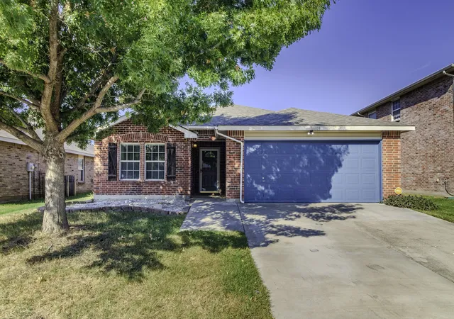 Photo 2 of Single family home for sale at 16609 Windthorst Way, Justin, TX 76247 | MLS# 21370049 | Listing updated on 2026-10-01