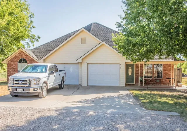 Single family home for sale at 207 Roeser St, Albany, TX 76430 | MLS# 21383359