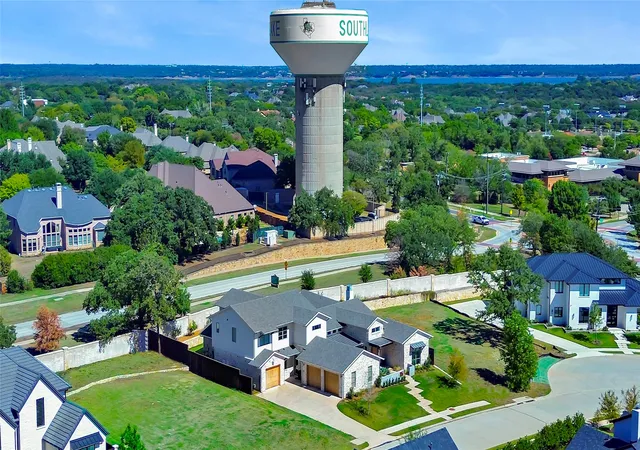 Photo 2 of Single family home for sale at 108 Murphy Dr, Southlake, TX 76092 | MLS# 21360734 | Listing updated on 2026-10-08