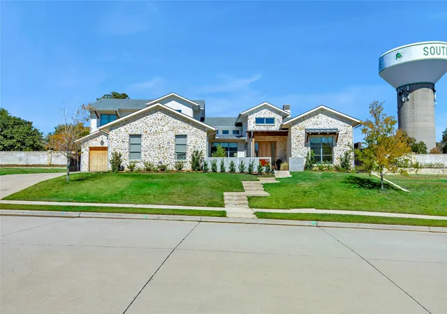 Photo 3 of Single family home for sale at 108 Murphy Dr, Southlake, TX 76092 | MLS# 21360734 | Listing updated on 2026-10-08