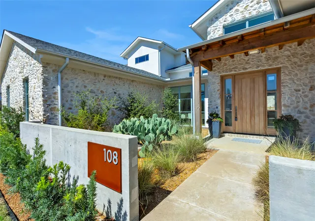 Photo 4 of Single family home for sale at 108 Murphy Dr, Southlake, TX 76092 | MLS# 21360734 | Listing updated on 2026-10-08