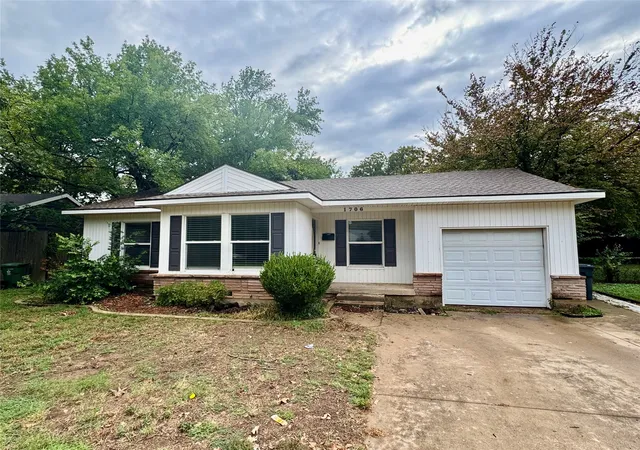 Photo 1 of Single family home for sale at 1706 Stewart Dr, Arlington, TX 76013 | MLS# 21376133 | Listing updated on 2026-10-28