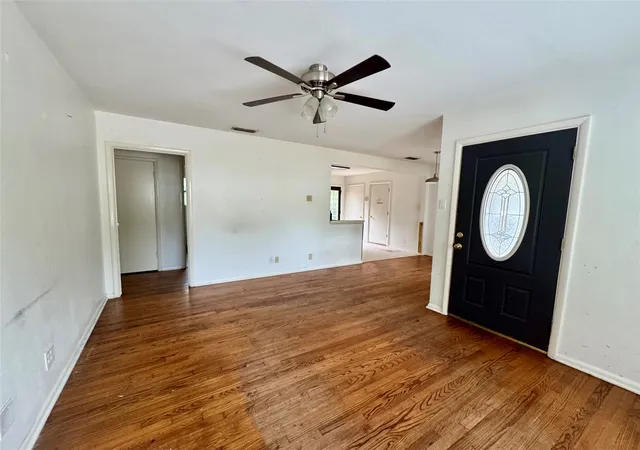 Photo 2 of Single family home for sale at 1706 Stewart Dr, Arlington, TX 76013 | MLS# 21376133 | Listing updated on 2026-10-28