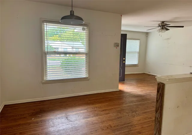 Photo 3 of Single family home for sale at 1706 Stewart Dr, Arlington, TX 76013 | MLS# 21376133 | Listing updated on 2026-10-28