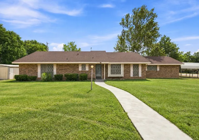Single family home for sale at 101 W Ave G, Valley Mills, TX 76689 | MLS# 21381949