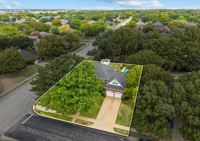 Photo 3 of Single family home for sale at 510 Anthony Dr, Euless, TX 76039 | MLS# 21382950 | Listing updated on 2026-10-09