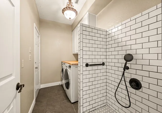 Photo 3 of Single family home for sale at 510 Anthony Dr, Euless, TX 76039 | MLS# 21382950 | Listing updated on 2026-10-09
