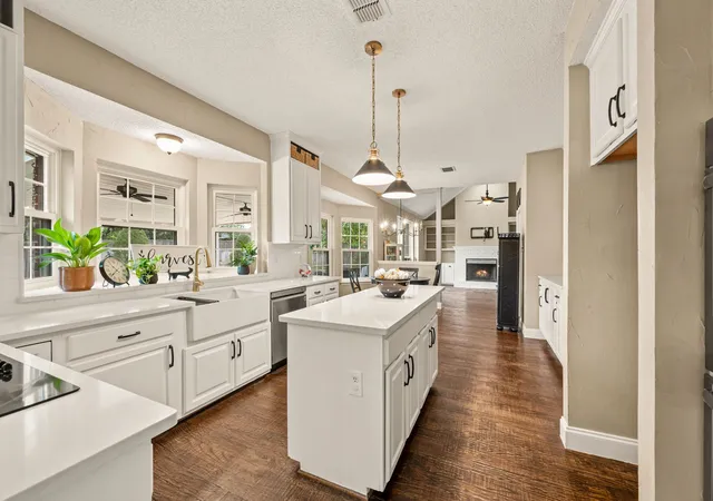 Photo 4 of Single family home for sale at 510 Anthony Dr, Euless, TX 76039 | MLS# 21382950 | Listing updated on 2026-10-09