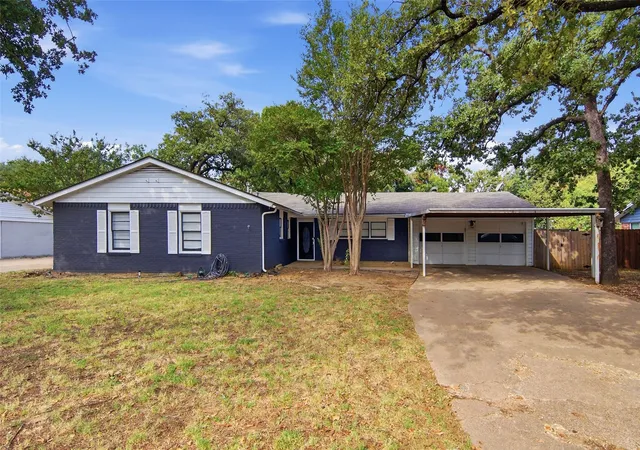 Single family home for sale at 1704 Robin Rd, Pantego, TX 76013 | MLS# 21383506