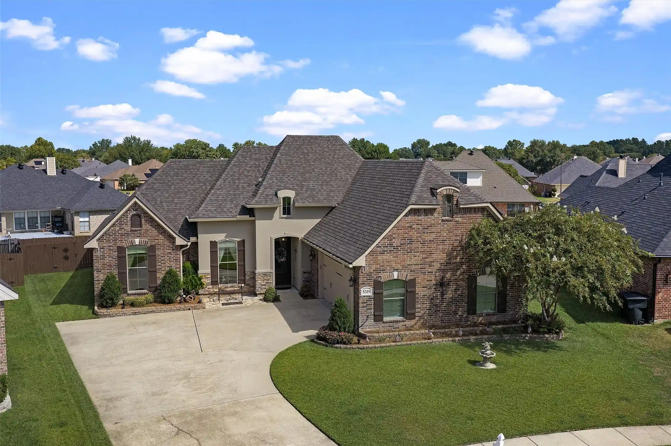 Single family home for sale at 5319 Barberry Ln, Bossier City, LA 71112 | MLS# 21382329