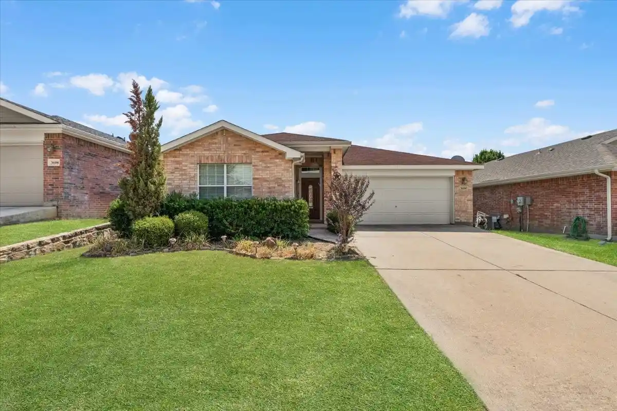 Photo 1 of Single family home for sale at 3604 Black Ranch Ct, Roanoke, TX 76262 | MLS# 21382666 | Listing updated on 2026-10-23