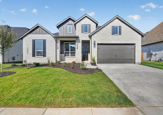 Photo 1 of Single family home for sale at 1005 Mumms Fld Dr, Justin, TX 76247 | MLS# 21383735 | Listing updated on 2026-10-08
