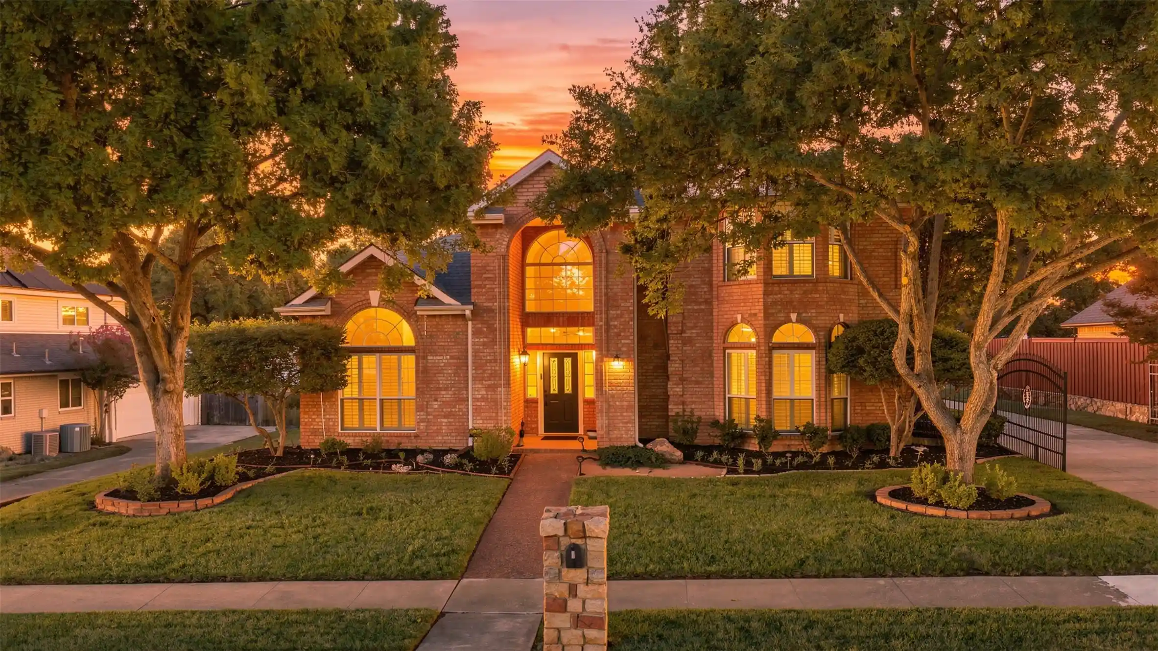 Photo 1 of Sale Pending at 7609 Oak Knoll Dr, North Richland Hills, TX 76182 | MLS# 21380337 | Listing updated on 2026-10-25
