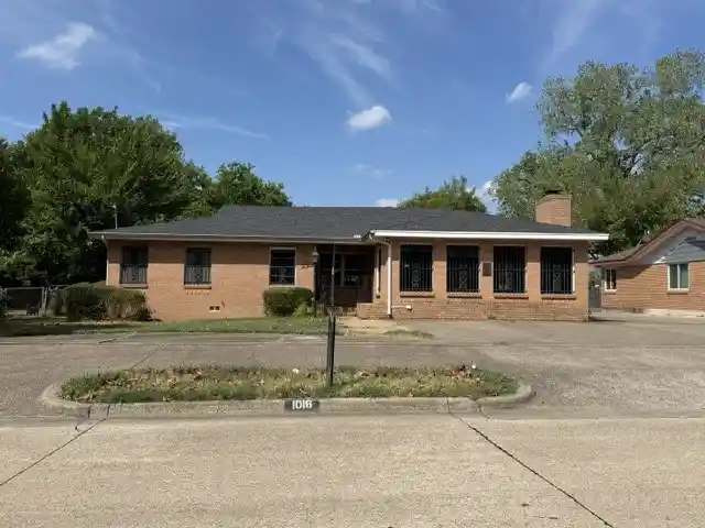 Single family home for sale at 1016 Usher St, Benbrook, TX 76126 | MLS# 21383838