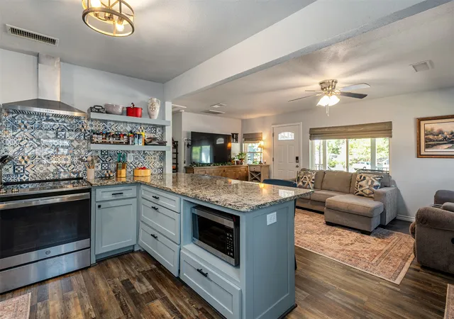 Photo 3 of Single family home for sale at 101 Merry Way, Gun Barrel City, TX 75156 | MLS# 21382766 | Listing updated on 2026-09-24