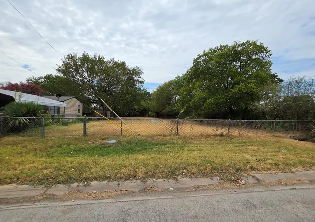 Land for sale at 701 Angus Dr, Dallas, TX 75217 | MLS# 21384009