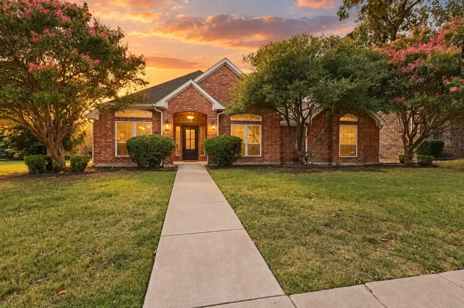 Photo 1 of Sale Pending at 812 Fall Dr, Allen, TX 75002 | MLS# 21375883 | Listing updated on 2026-10-13