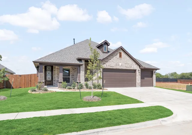 Photo 3 of Single family home for sale at 3225 Fraser Dr, Glenn Heights, TX 75154 | MLS# 21383158 | Listing updated on 2026-10-05