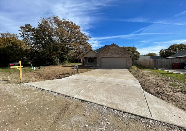 Photo 1 of Single family home for sale at 721 Hillburn, Quinlan, TX 75474 | MLS# 21372107 | Listing updated on 2026-09-15