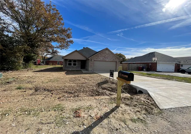 Photo 2 of Single family home for sale at 721 Hillburn, Quinlan, TX 75474 | MLS# 21372107 | Listing updated on 2026-09-15