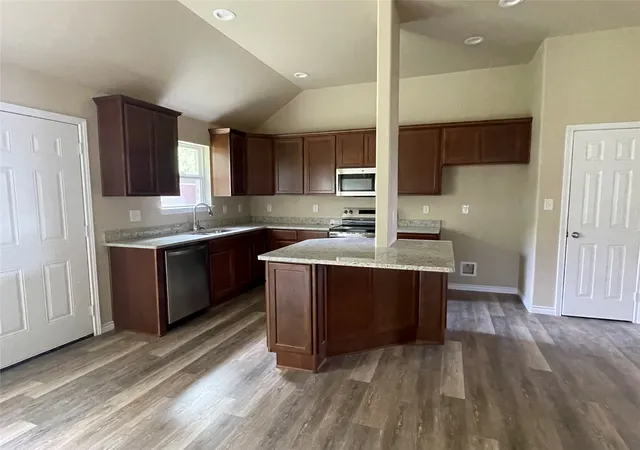 Photo 4 of Single family home for sale at 721 Hillburn, Quinlan, TX 75474 | MLS# 21372107 | Listing updated on 2026-09-15