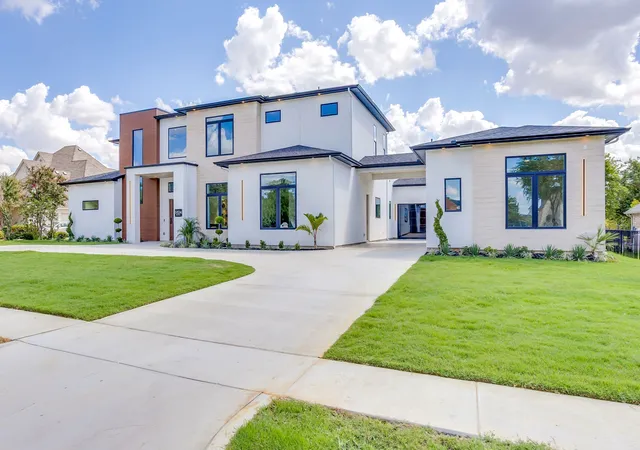 Photo 2 of Mansion for sale at 1024 Parview Cir, Cedar Hill, TX 75104 | MLS# 21357761 | Listing updated on 2026-10-07