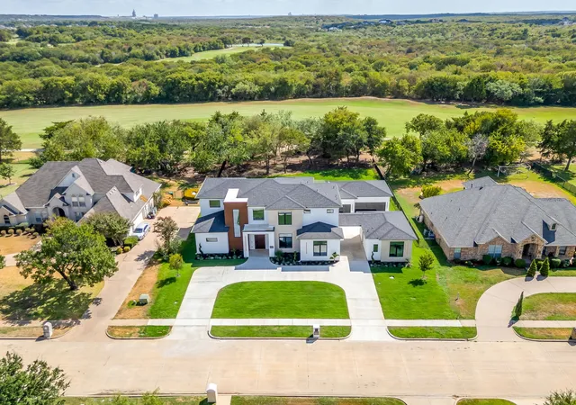 Photo 3 of Mansion for sale at 1024 Parview Cir, Cedar Hill, TX 75104 | MLS# 21357761 | Listing updated on 2026-10-07