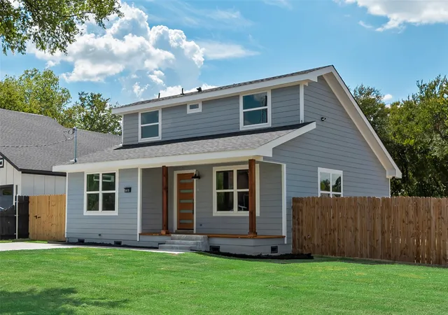 Single family home for sale at 3815 Harlingen St, Dallas, TX 75212 | MLS# 21383964