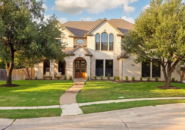 Photo 1 of Sale Pending at 445 Chesapeake Ln, Southlake, TX 76092 | MLS# 21372045 | Listing updated on 2026-10-02