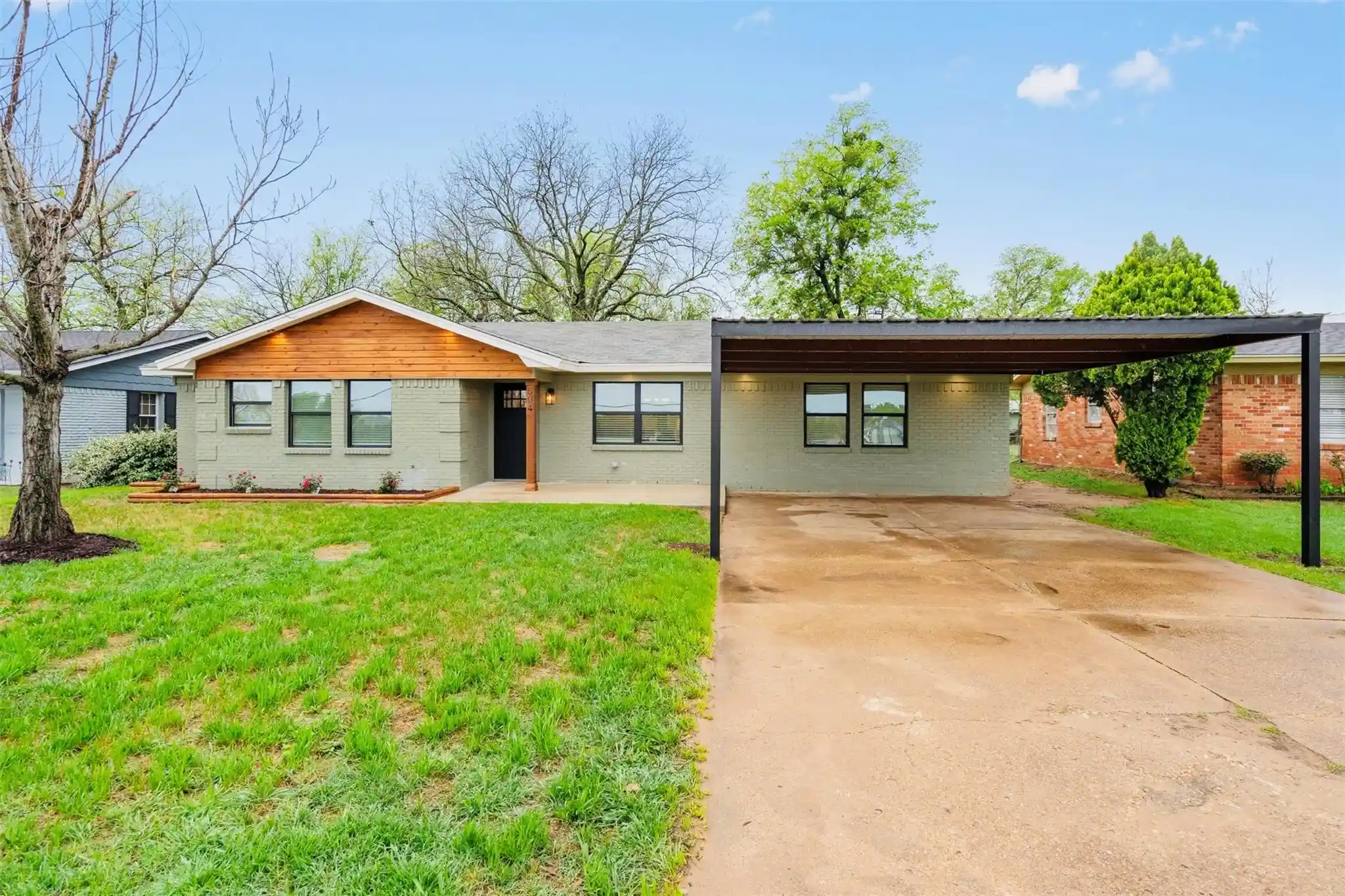 Photo 1 of Single family home for sale at 504 N Main St, Mc Gregor, TX 76657 | MLS# 21383798 | Listing updated on 2026-10-14